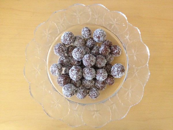 temp tee cream cheese truffles: a beautiful and delicious passover dessert from the kosher foodies